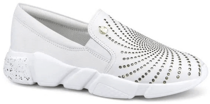 Sapato Slip branco, com aplicação de brilhos.