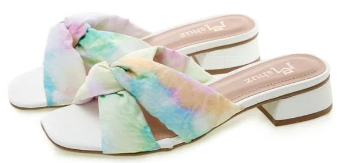 rasteira tamanco, tiras em tecido com estampa tie dye.