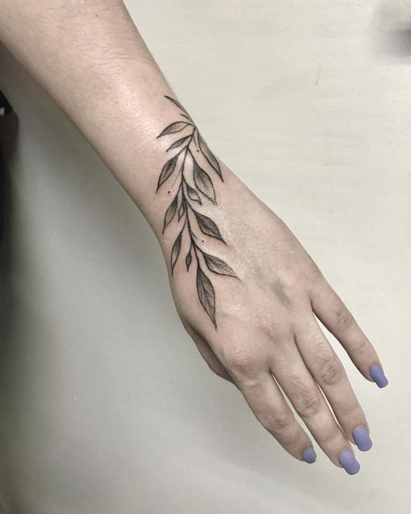 TATUAGEM NA MÃO+TATUAGEM DE BORBOLETA NA MÃO+TATUAGEM FEMININA 