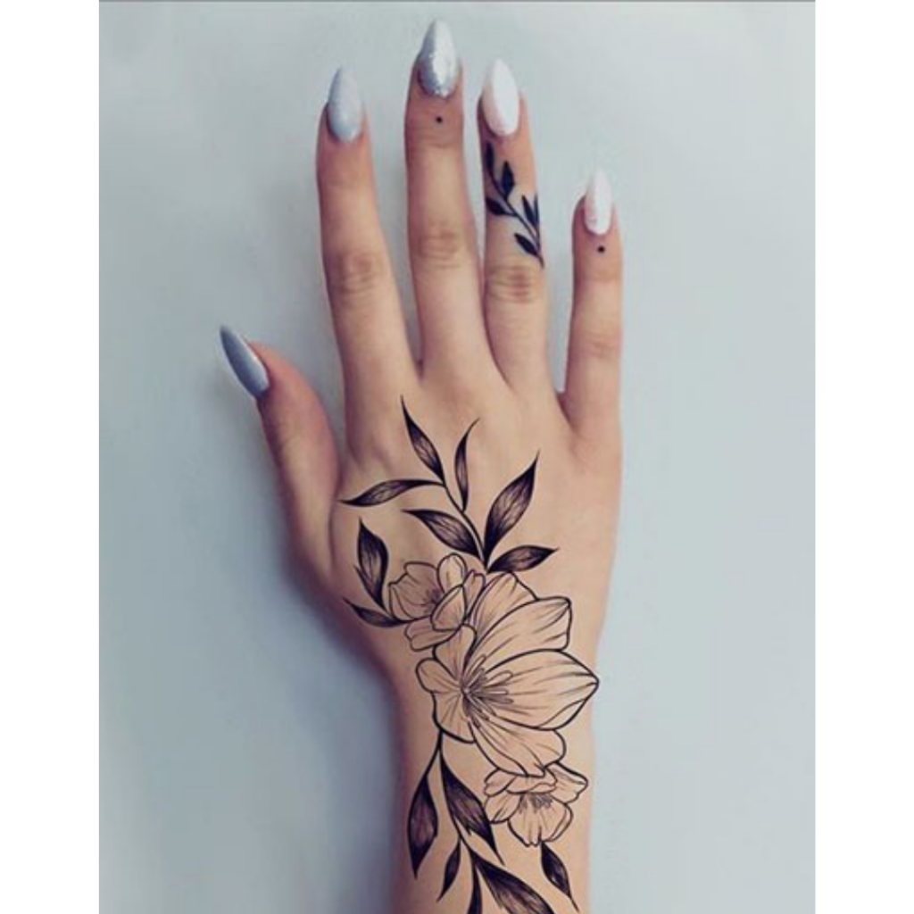 Tatuagem feminina na mão - 60 fotos de inspiração