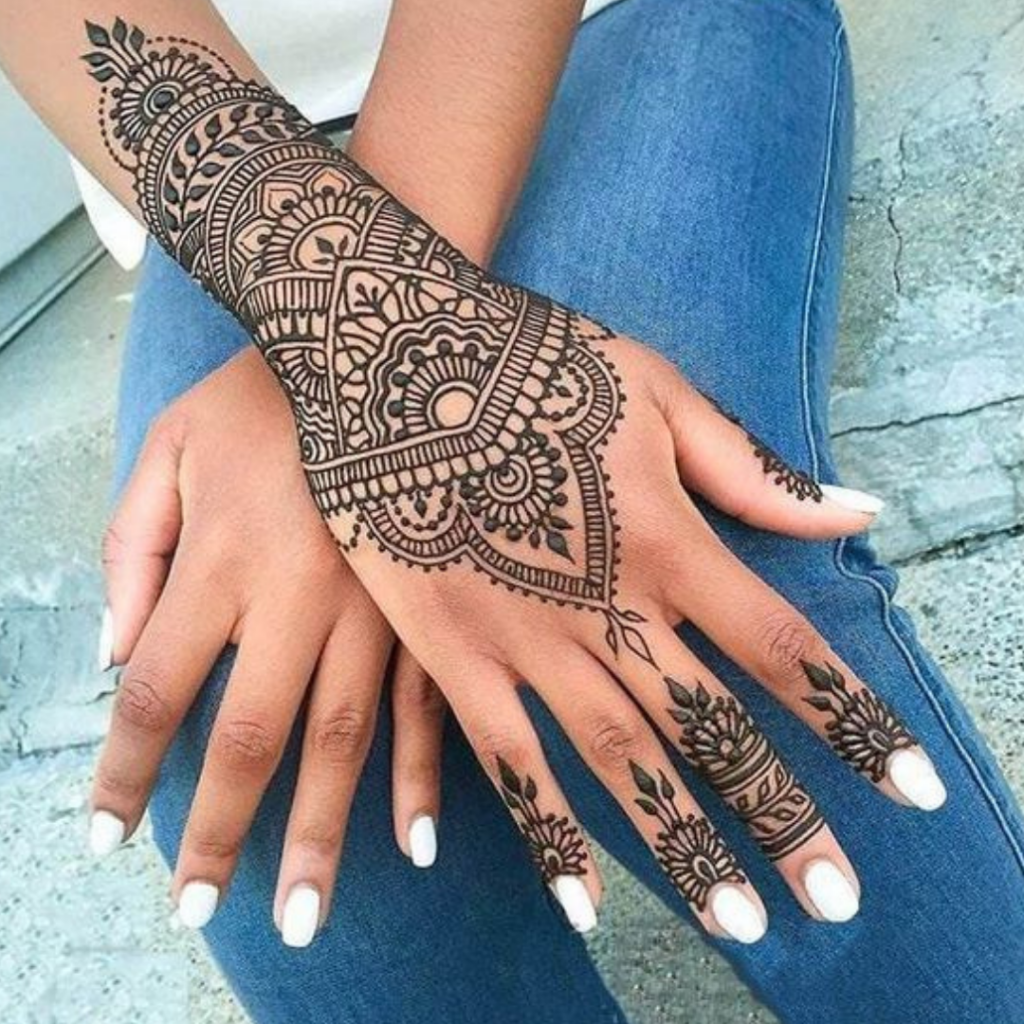 Tatuagem na mão: +30 Inspirações para tattoos femininas