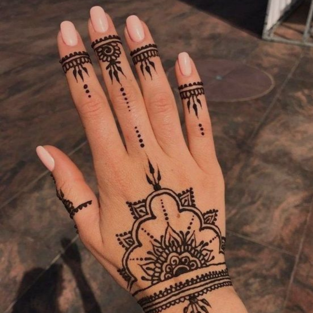 Tatuagem na mão: +30 Inspirações para tattoos femininas