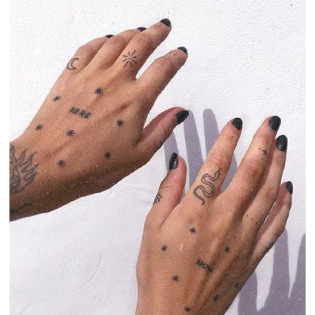 tattoo minimalismo na mãobatata, várias pequenas tattoos na mão.#Itaju