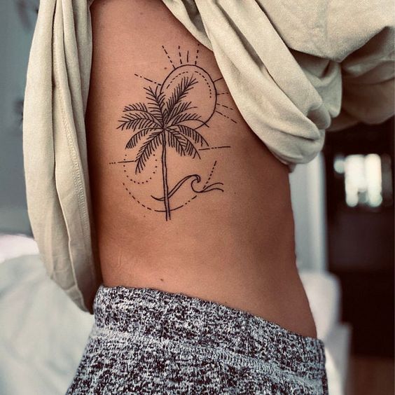 tatuagem de coqueiro com onda e sol