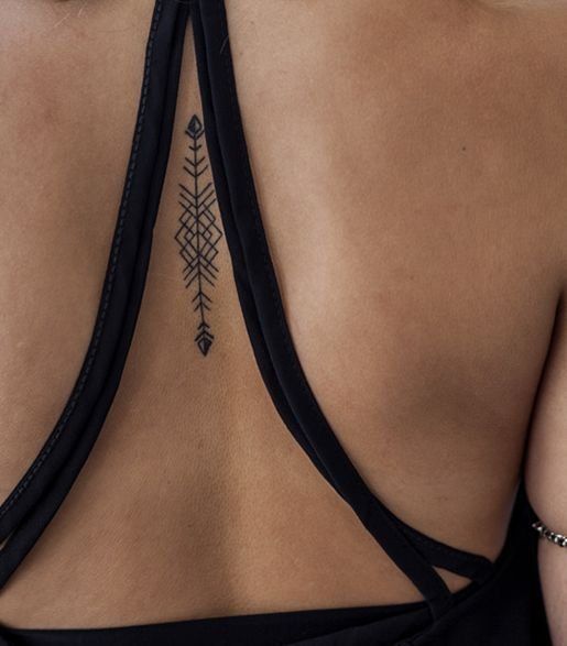 tatuagem delicada nas costas
