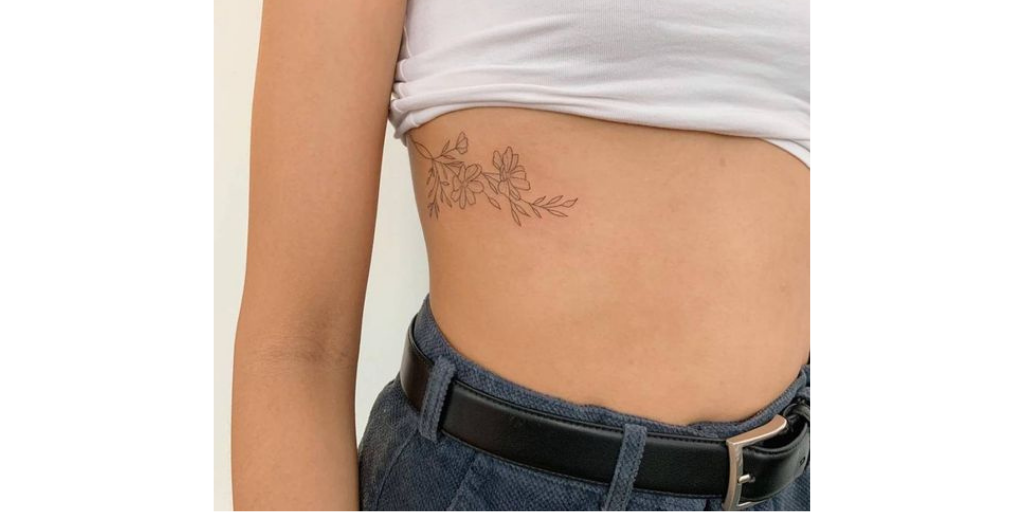 Tatuagem de flor na mão: 60 ideias únicas para te inspirar [FOTOS]