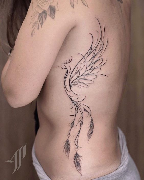 tatuagem feniz abstrata na costela 