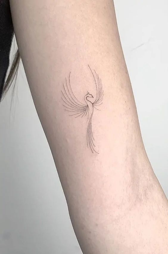 Dia de tatuar com a rainha dos traços finos e da mão delicada