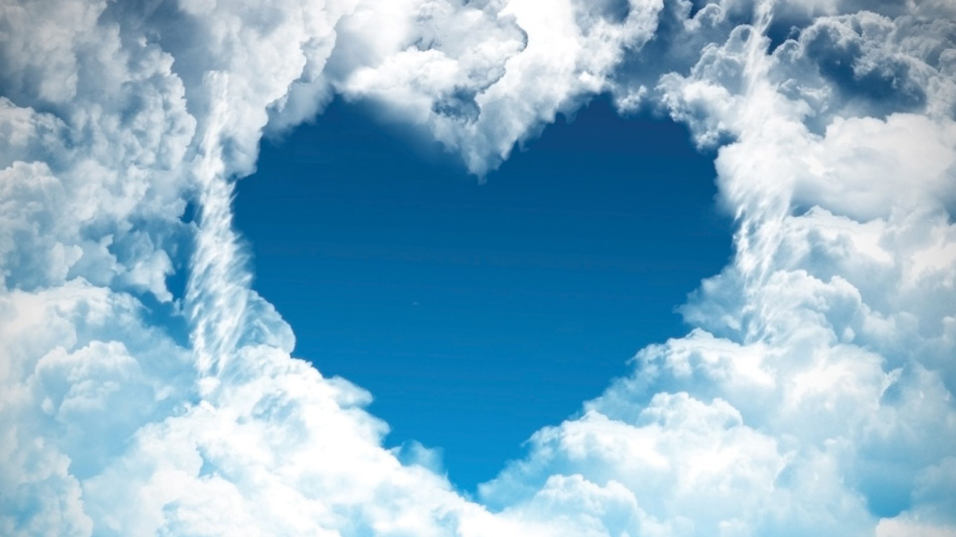 Imagem de um coração nas nuvens representado o amor dos signos 