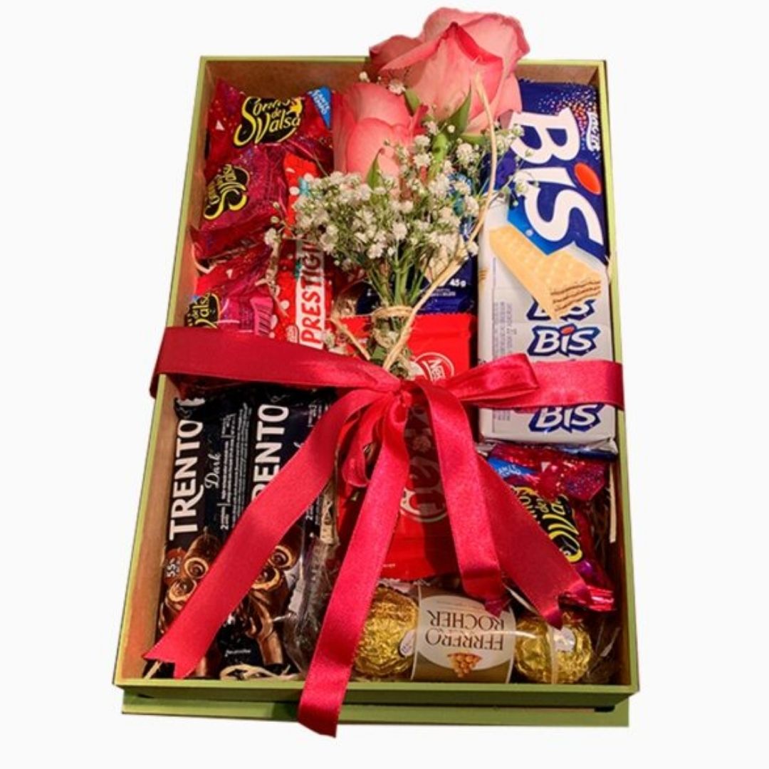 Ideias Para Comemorar o Dia dos Namorados, caixa surpresa do dia dos namorados  com guloseimas e flores