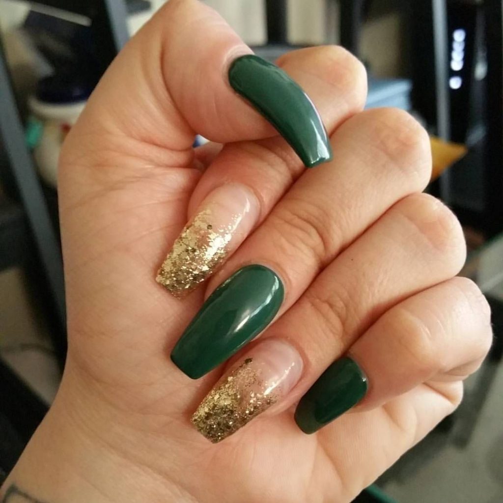 Unhas verde esmeralda
