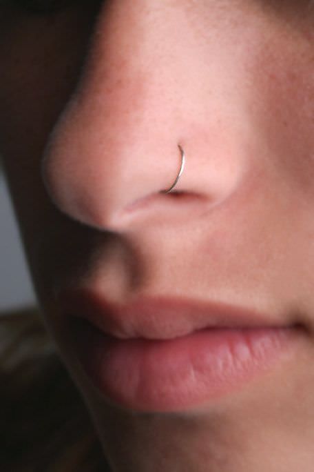 como cuidar do piercing no nariz styllo
