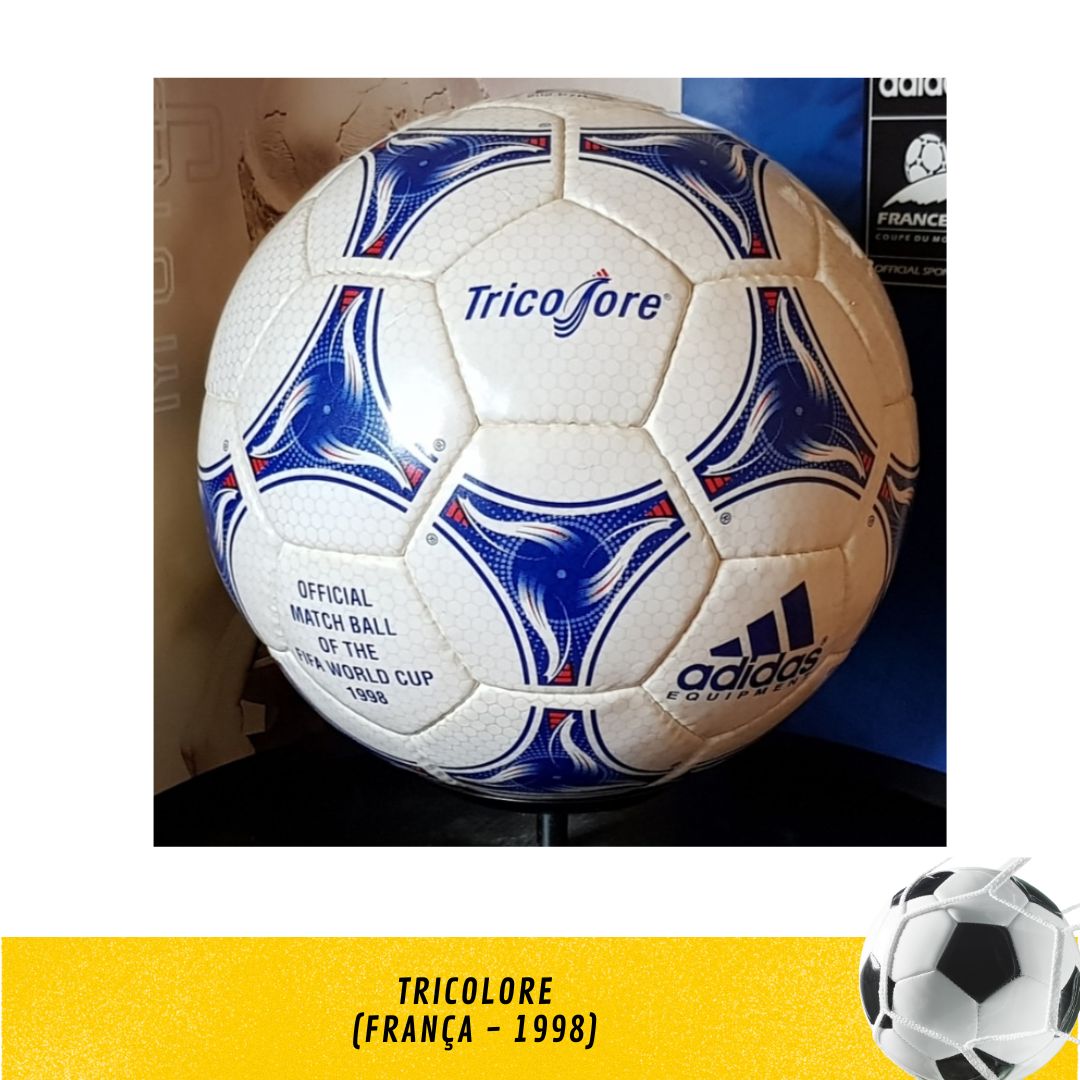 Bola branca e azul usada na copa de 1998 na França 