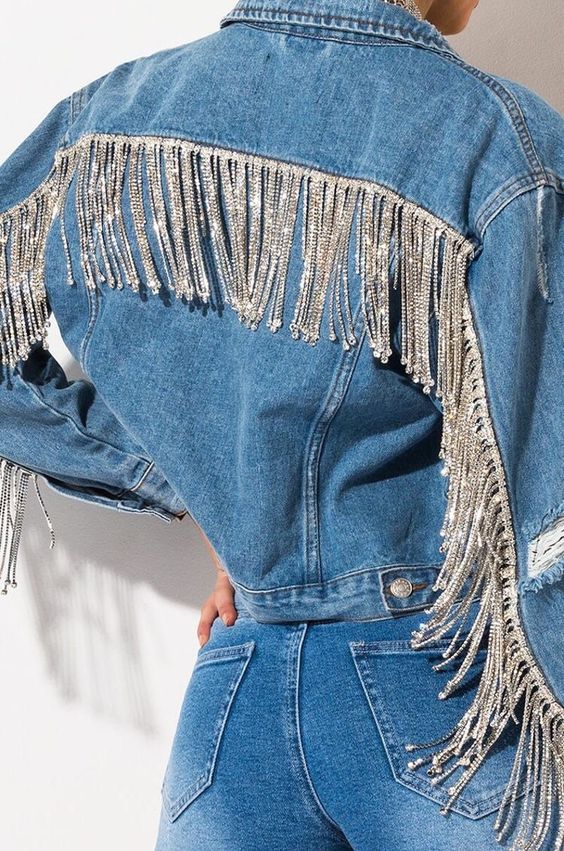 Jaqueta jeans com franjas em strass