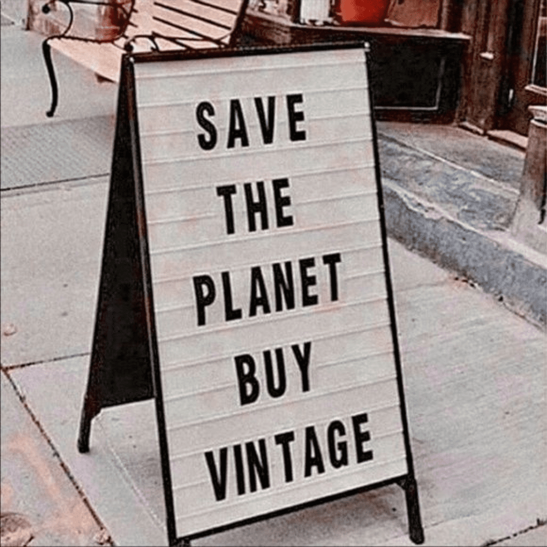 Placa dizendo para salvar o planeta comprando vintage