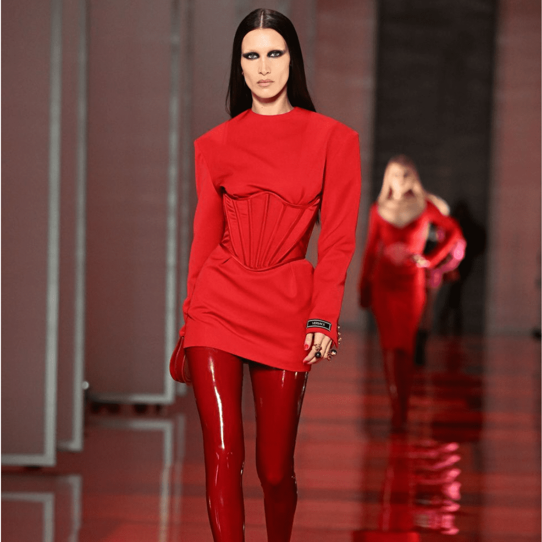Look vermelho - Versace 2022