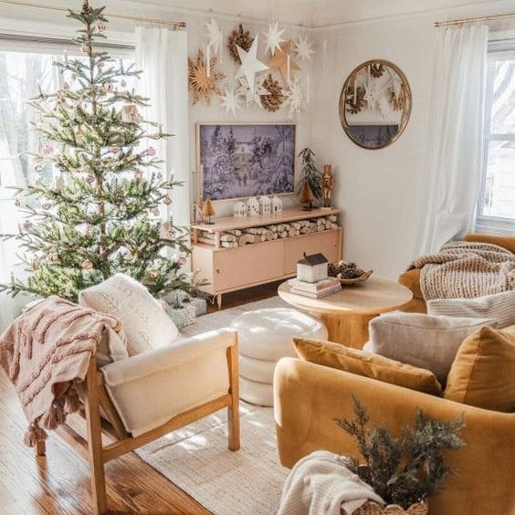 Sala com decoração boho e elementos naturais