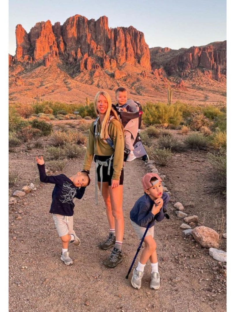 Sarah – The Blonde Giraffe e seus filhos.