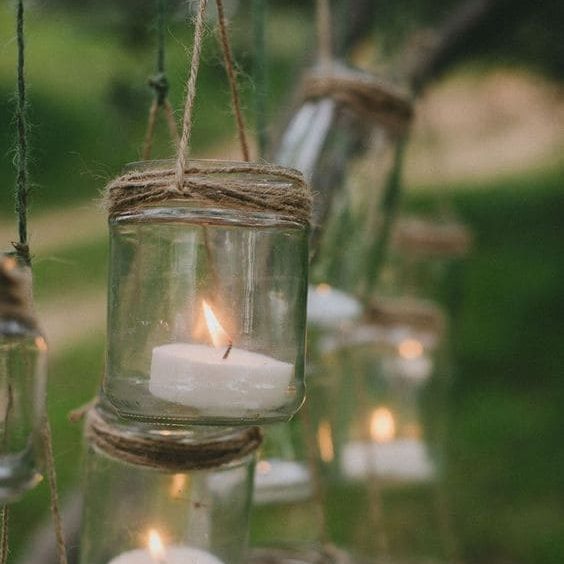 Decoração com velas penduradas