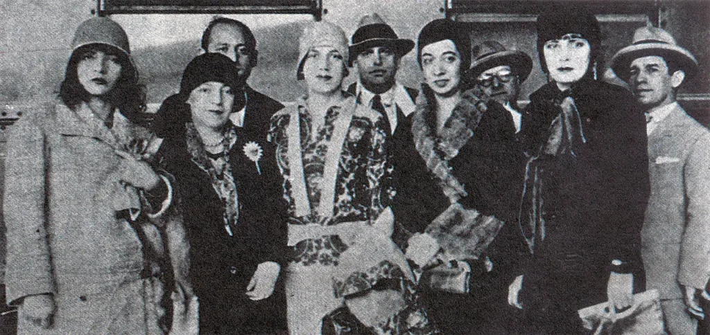 Pagu, Elsie Lessa, Tarsila do Amaral, Anita Malfatti e Eugênia Álvaro Moreyra. Foto durante exposição de Tarsila do Amaral no Rio de Janeiro em 1929.