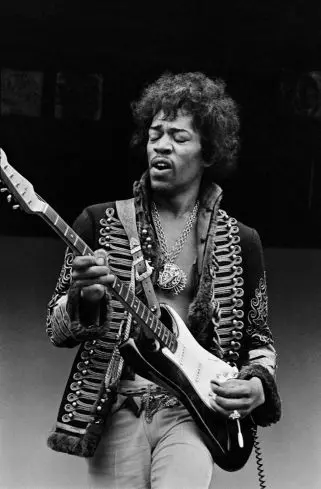 Jimi Hendrix no Monterey Pop Festival (1967).