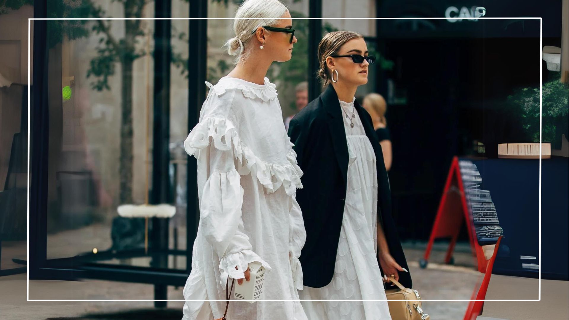 Duas mulheres mostrando exemplos do que é estilo boho