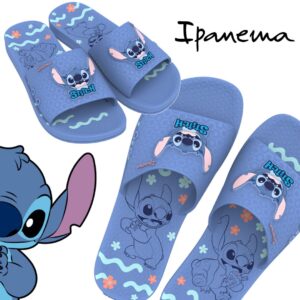 Pés de uma menina usando um chinelo slide Ipanema Stitch